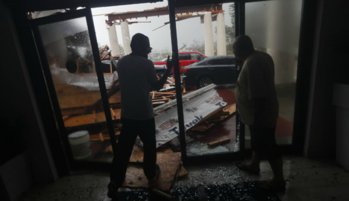 “Michael” deja ya un muerto a su paso por Florida el chiltepin