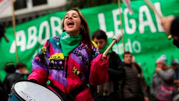 Diputados aprueban el aborto legal en Argentina el chiltepin