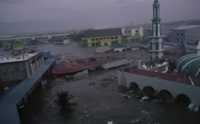 Tsunami golpea a Indonesia tras sismo el chiltepin