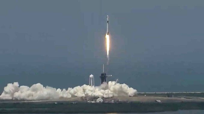 NASA y Space X lanzan con éxito un viaje tripulado el chiltepin
