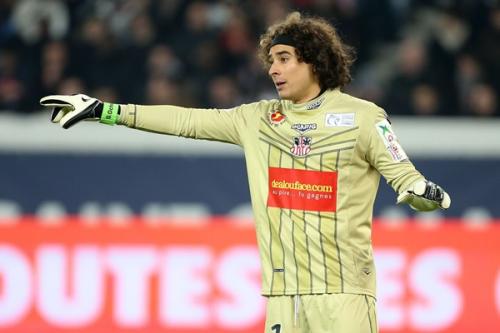 Guillermo Ochoa, de nuevo en el 11 ideal de Francia el chiltepin