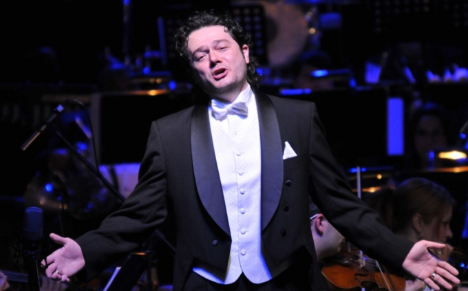 Tenor sonorense Arturo Chacón triunfa en Italia el chiltepin