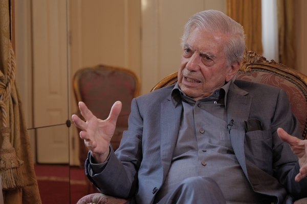 Hospitalizan al escritor Mario Vargas Llosa el chiltepin