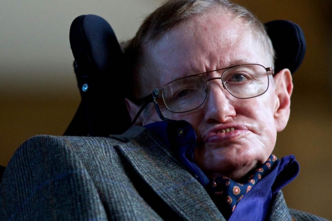 Subastan tesis doctoral de Stephen Hawking el chiltepin